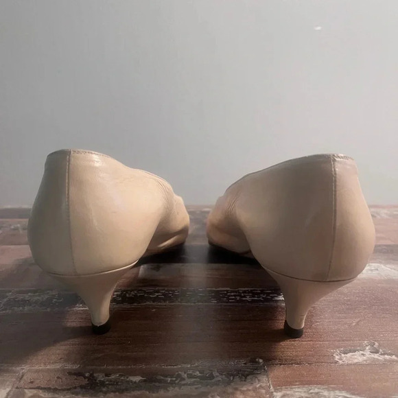 Chanel Nude and Black Toe Interlocking Logo Leather Pumps Size 8 - Picture 3 of 6